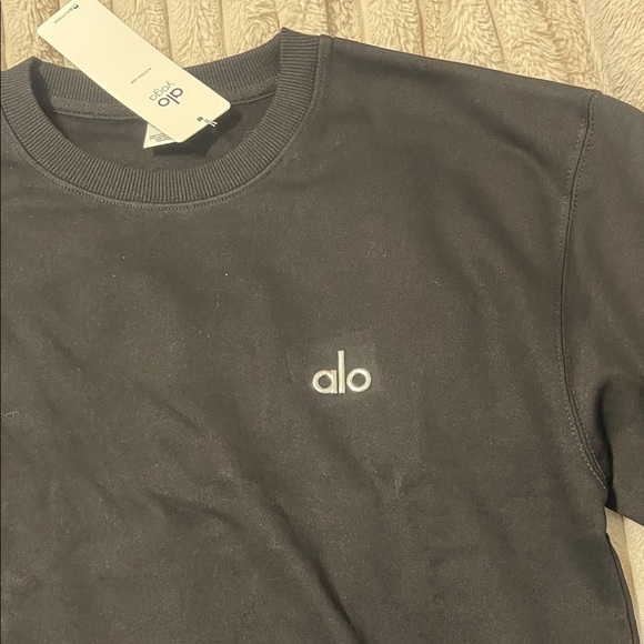 ALO Yoga women’s Classic Black Crewneck Sweater - Picture 2 of 4